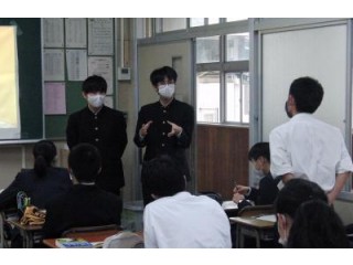 理数科１年アクティブラボで「３年生に学ぶ会」を実施しました。