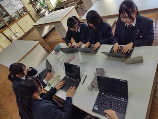 ２年普通科ＵＲⅡ「論文作成・スライド作成」