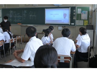 総合的な探究の時間で講演会を開催しました。