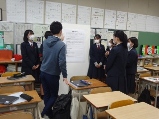 ２年文系総合的な探究の時間　分野別中間報告会