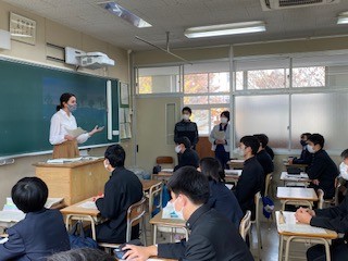 2年理数科　Gcom「科学英語論文を読んでみよう