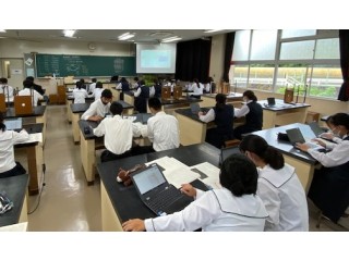 一人一台端末を活用した普通科２年での探究型授業